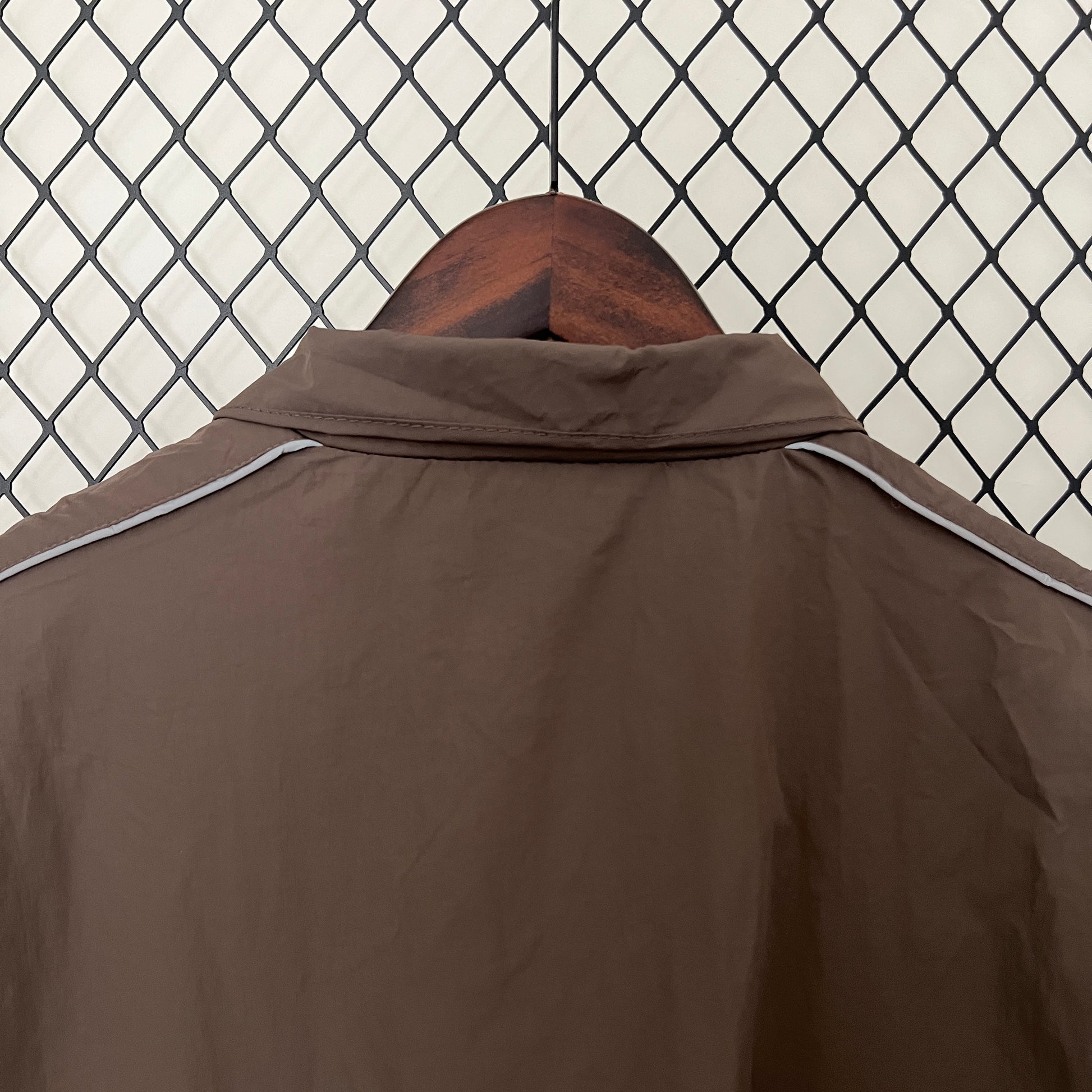 Nike Windbreaker Retro-Style Jacke Hazel
