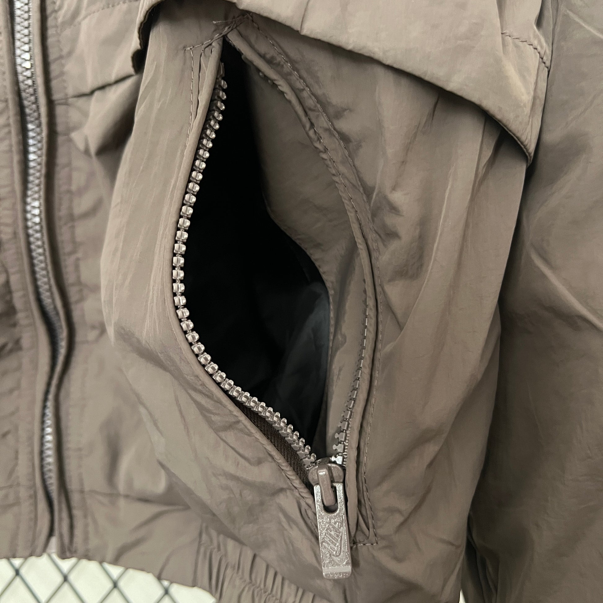 Nike Windbreaker Retro-Style Jacke Hazel