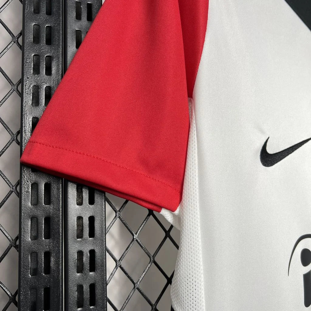 Eintracht Frankfurt home jersey 2024/2025