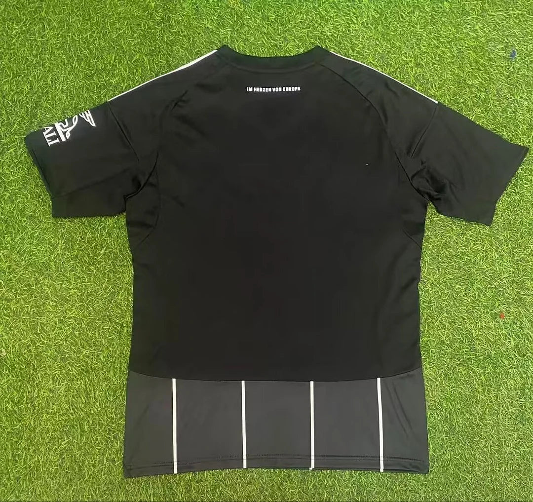 Eintracht Frankfurt Heimtrikot 2025/2026